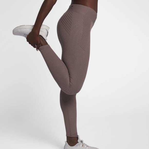 🚫✂️🎊NWT🎊 NIKE Epic Lux Mid Rise Texture Tight - Picture 3 of 6